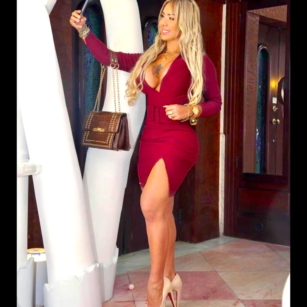 Long sleeve dress with belt